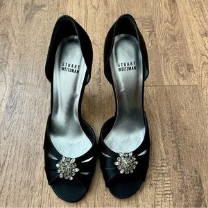 $285 Stuart Weitzman Goodlife black satin with brooch size 8M, worn once